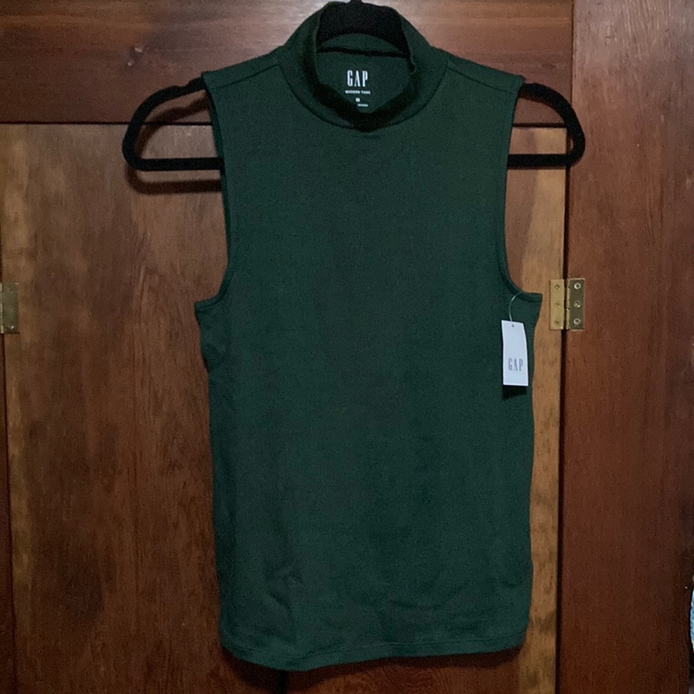 Emerald green Gap mock neck tank medium nwt